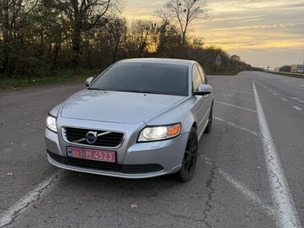 Серый Вольво С40, объемом двигателя 2 л и пробегом 290 тыс. км за 7200 $, фото 1 на Automoto.ua