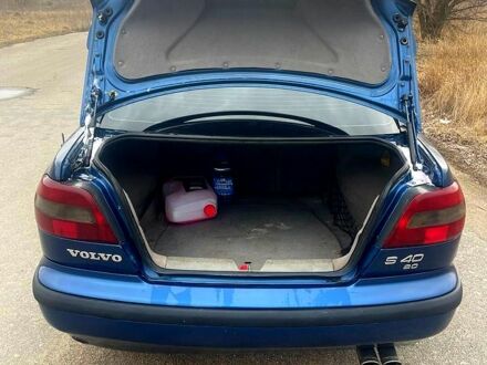 Синий Вольво С40, объемом двигателя 1.9 л и пробегом 480 тыс. км за 2700 $, фото 1 на Automoto.ua