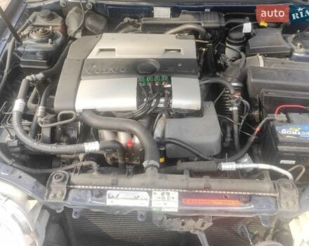 Синий Вольво С40, объемом двигателя 1.73 л и пробегом 317 тыс. км за 2999 $, фото 1 на Automoto.ua