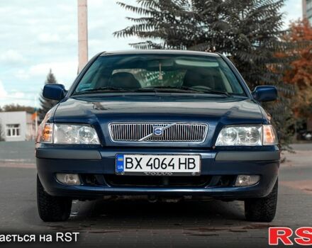 Синий Вольво С40, объемом двигателя 1.6 л и пробегом 181 тыс. км за 2700 $, фото 1 на Automoto.ua