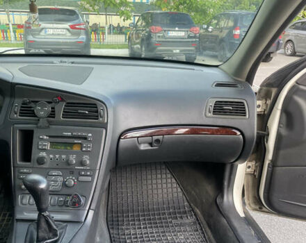 Белый Вольво С60, объемом двигателя 2.44 л и пробегом 376 тыс. км за 3000 $, фото 2 на Automoto.ua