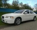 Белый Вольво С60, объемом двигателя 2.5 л и пробегом 260 тыс. км за 5900 $, фото 1 на Automoto.ua