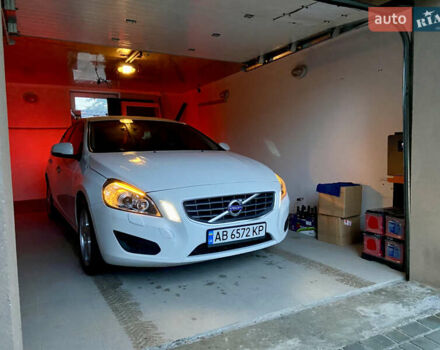 Білий Вольво С60, об'ємом двигуна 1.56 л та пробігом 193 тис. км за 10000 $, фото 1 на Automoto.ua