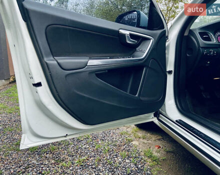 Білий Вольво С60, об'ємом двигуна 1.56 л та пробігом 193 тис. км за 10000 $, фото 43 на Automoto.ua