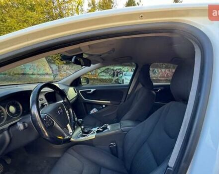 Белый Вольво С60, объемом двигателя 2 л и пробегом 351 тыс. км за 8500 $, фото 3 на Automoto.ua