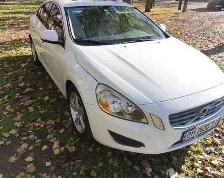 Белый Вольво С60, объемом двигателя 2.52 л и пробегом 205 тыс. км за 9000 $, фото 1 на Automoto.ua