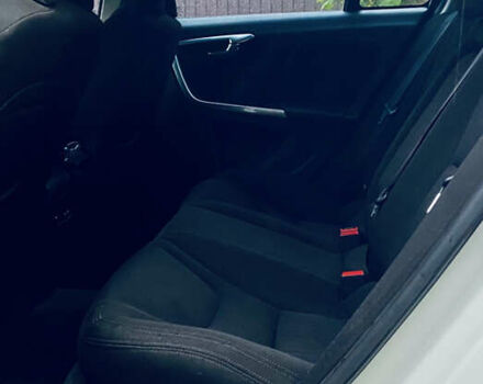 Білий Вольво С60, об'ємом двигуна 1.6 л та пробігом 194 тис. км за 7000 $, фото 37 на Automoto.ua