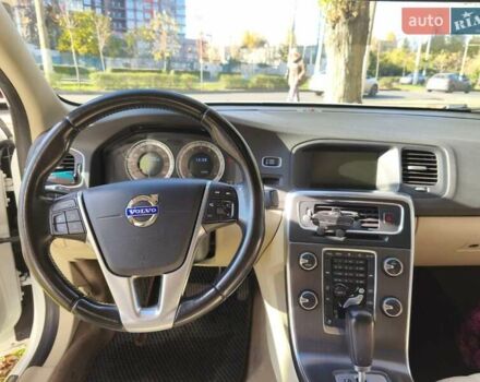 Белый Вольво С60, объемом двигателя 2.52 л и пробегом 205 тыс. км за 9000 $, фото 20 на Automoto.ua