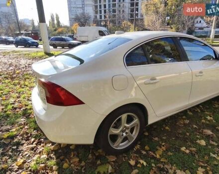 Белый Вольво С60, объемом двигателя 2.52 л и пробегом 205 тыс. км за 9000 $, фото 9 на Automoto.ua