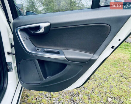 Білий Вольво С60, об'ємом двигуна 1.56 л та пробігом 193 тис. км за 10000 $, фото 31 на Automoto.ua