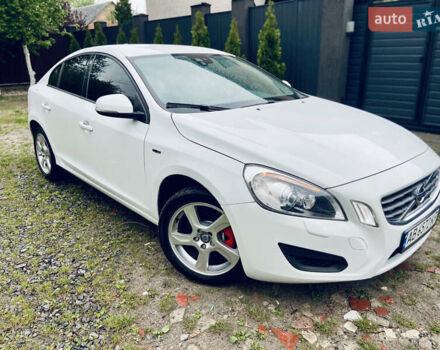 Білий Вольво С60, об'ємом двигуна 1.56 л та пробігом 193 тис. км за 10000 $, фото 2 на Automoto.ua