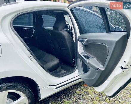 Білий Вольво С60, об'ємом двигуна 1.56 л та пробігом 193 тис. км за 10000 $, фото 30 на Automoto.ua