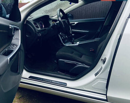 Білий Вольво С60, об'ємом двигуна 1.56 л та пробігом 193 тис. км за 10000 $, фото 42 на Automoto.ua