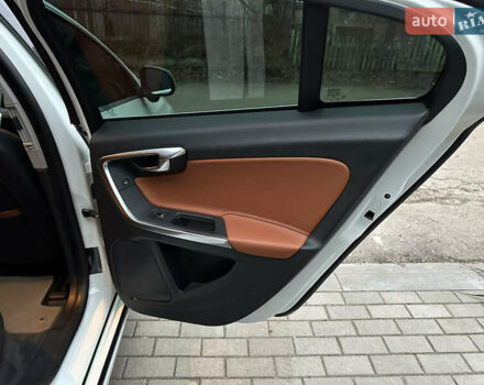 Білий Вольво С60, об'ємом двигуна 2.52 л та пробігом 220 тис. км за 7500 $, фото 7 на Automoto.ua