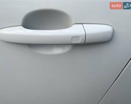 Белый Вольво С60, объемом двигателя 2.5 л и пробегом 234 тыс. км за 11300 $, фото 8 на Automoto.ua