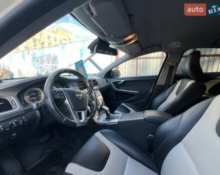Вольво С60 2013 в Киеве на Automoto.ua Белый Вольво С60, объемом двигателя 1.98 л и пробегом 220 тыс. км за 12200 $, фото 6 на Automoto.ua
