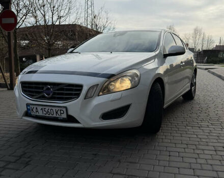 Белый Вольво С60, объемом двигателя 1.98 л и пробегом 222 тыс. км за 10500 $, фото 1 на Automoto.ua