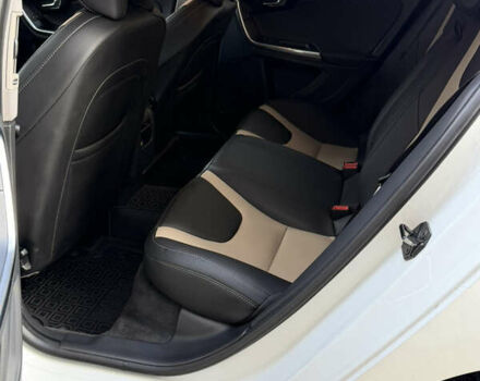 Белый Вольво С60, объемом двигателя 1.98 л и пробегом 222 тыс. км за 10500 $, фото 6 на Automoto.ua