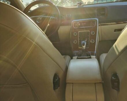 Вольво С60 2013 в Киеве на Automoto.ua Белый Вольво С60, объемом двигателя 2.52 л и пробегом 164 тыс. км за 12500 $, фото 20 на Automoto.ua