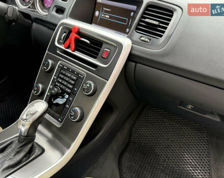 Белый Вольво С60, объемом двигателя 3 л и пробегом 155 тыс. км за 14999 $, фото 37 на Automoto.ua