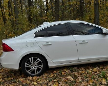 Белый Вольво С60, объемом двигателя 2 л и пробегом 221 тыс. км за 12800 $, фото 4 на Automoto.ua