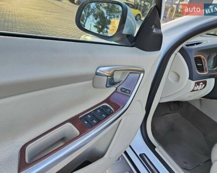 Вольво С60 2013 в Киеве на Automoto.ua Белый Вольво С60, объемом двигателя 2.52 л и пробегом 164 тыс. км за 12500 $, фото 15 на Automoto.ua