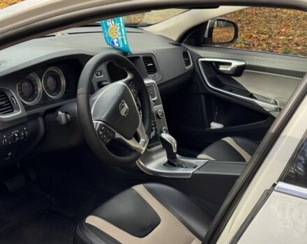 Белый Вольво С60, объемом двигателя 2 л и пробегом 221 тыс. км за 12800 $, фото 11 на Automoto.ua