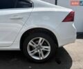 Белый Вольво С60, объемом двигателя 2.5 л и пробегом 216 тыс. км за 10991 $, фото 5 на Automoto.ua