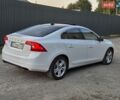 Белый Вольво С60, объемом двигателя 2.5 л и пробегом 172 тыс. км за 11000 $, фото 2 на Automoto.ua