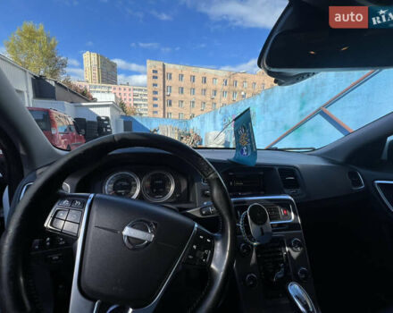 Вольво С60 2013 в Киеве на Automoto.ua Белый Вольво С60, объемом двигателя 1.98 л и пробегом 220 тыс. км за 12200 $, фото 11 на Automoto.ua