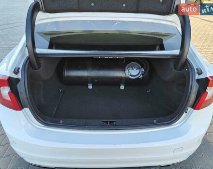 Вольво С60 2013 в Киеве на Automoto.ua Белый Вольво С60, объемом двигателя 2.52 л и пробегом 164 тыс. км за 12500 $, фото 23 на Automoto.ua