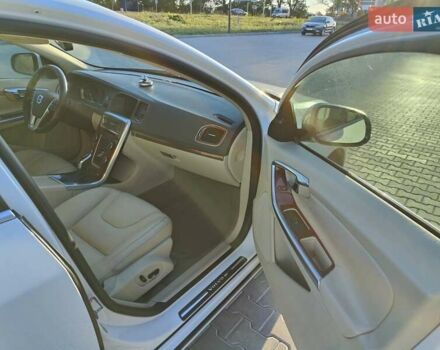 Вольво С60 2013 в Киеве на Automoto.ua Белый Вольво С60, объемом двигателя 2.52 л и пробегом 164 тыс. км за 12500 $, фото 8 на Automoto.ua