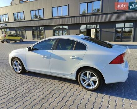 Вольво С60 2013 в Киеве на Automoto.ua Белый Вольво С60, объемом двигателя 2.52 л и пробегом 164 тыс. км за 12500 $, фото 6 на Automoto.ua