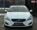 Белый Вольво С60, объемом двигателя 2.5 л и пробегом 185 тыс. км за 8800 $, фото 4 на Automoto.ua