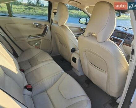 Вольво С60 2013 в Киеве на Automoto.ua Белый Вольво С60, объемом двигателя 2.52 л и пробегом 164 тыс. км за 12500 $, фото 11 на Automoto.ua