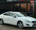 Белый Вольво С60, объемом двигателя 2.5 л и пробегом 185 тыс. км за 8800 $, фото 2 на Automoto.ua