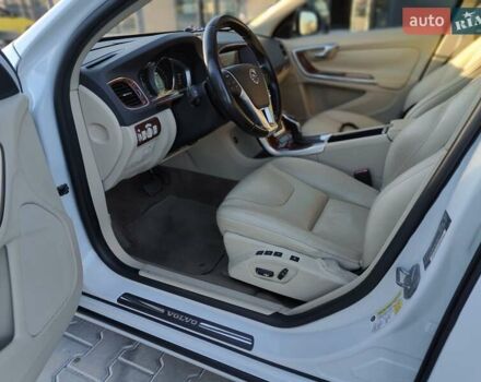 Вольво С60 2013 в Киеве на Automoto.ua Белый Вольво С60, объемом двигателя 2.52 л и пробегом 164 тыс. км за 12500 $, фото 13 на Automoto.ua