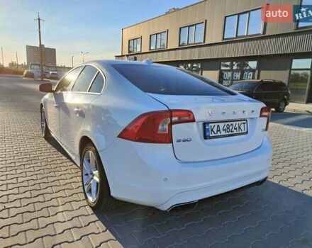 Вольво С60 2013 в Киеве на Automoto.ua Белый Вольво С60, объемом двигателя 2.52 л и пробегом 164 тыс. км за 12500 $, фото 3 на Automoto.ua