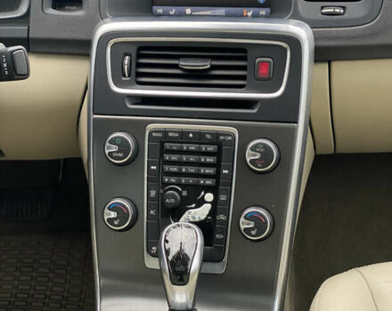 Белый Вольво С60, объемом двигателя 2 л и пробегом 260 тыс. км за 8300 $, фото 13 на Automoto.ua