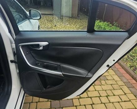 Белый Вольво С60, объемом двигателя 1.97 л и пробегом 236 тыс. км за 10200 $, фото 17 на Automoto.ua