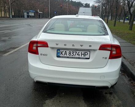 Белый Вольво С60, объемом двигателя 1.98 л и пробегом 146 тыс. км за 10500 $, фото 5 на Automoto.ua