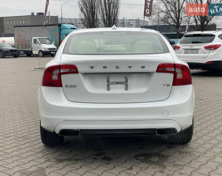 Белый Вольво С60, объемом двигателя 2 л и пробегом 260 тыс. км за 8300 $, фото 7 на Automoto.ua