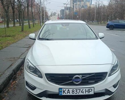 Белый Вольво С60, объемом двигателя 1.98 л и пробегом 146 тыс. км за 10500 $, фото 1 на Automoto.ua