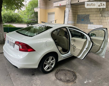Белый Вольво С60, объемом двигателя 2 л и пробегом 218 тыс. км за 13000 $, фото 5 на Automoto.ua