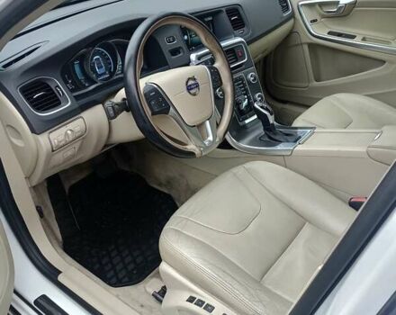 Белый Вольво С60, объемом двигателя 1.98 л и пробегом 146 тыс. км за 10500 $, фото 17 на Automoto.ua