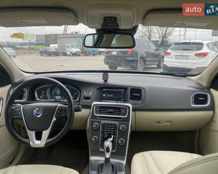 Белый Вольво С60, объемом двигателя 2 л и пробегом 260 тыс. км за 8300 $, фото 11 на Automoto.ua