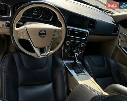 Вольво С60 2014 в Киеве на Automoto.ua Белый Вольво С60, объемом двигателя 1.97 л и пробегом 190 тыс. км за 9999 $, фото 5 на Automoto.ua