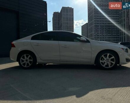 Вольво С60 2014 в Киеве на Automoto.ua Белый Вольво С60, объемом двигателя 1.97 л и пробегом 190 тыс. км за 9999 $, фото 1 на Automoto.ua