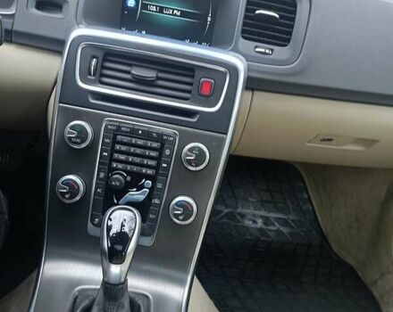 Белый Вольво С60, объемом двигателя 1.98 л и пробегом 146 тыс. км за 10500 $, фото 9 на Automoto.ua