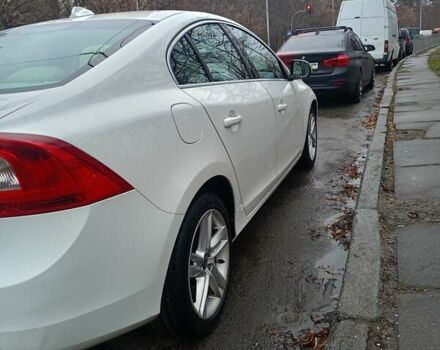 Белый Вольво С60, объемом двигателя 1.98 л и пробегом 146 тыс. км за 10500 $, фото 6 на Automoto.ua